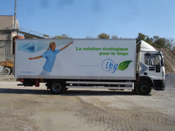 Image Pose d'autocollants sur camion LBG - Yverdon / Vaud